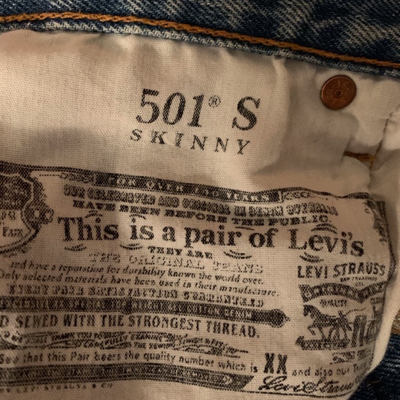LEVI’S 501 LIGHTWASH SKINNY - Picture 7 of 7